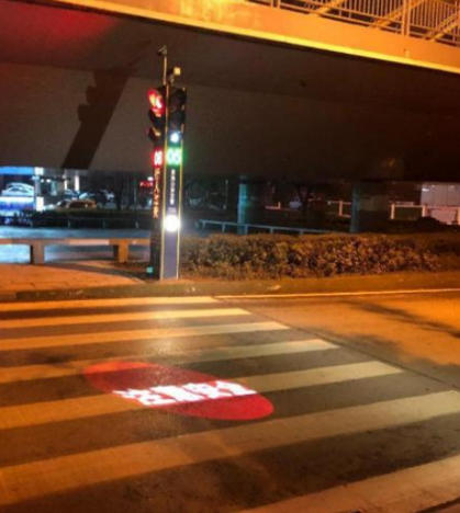 非灯控路口多元智能斑马线系统